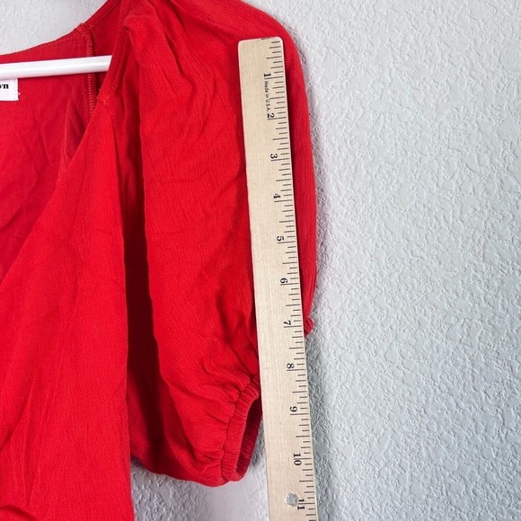 NEW Superdown Revolve Top Women's Size Small Red Puff Sleeve Deep V Neck - Picture 7 of 10